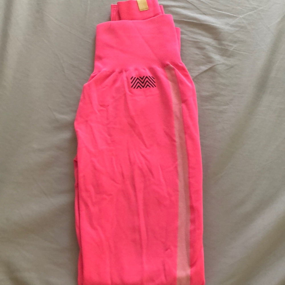 Monreal Bright pink leggings